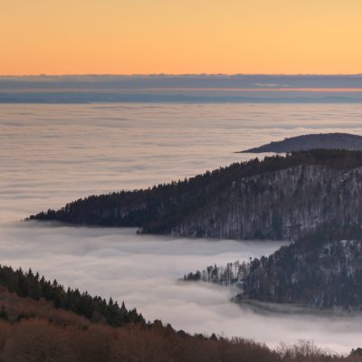 Brouillard dans la vallée de la Savoureuse au coucher du Soleil (HDR).